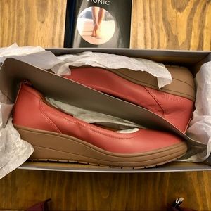 Vionic Jacey Dusty Cedar Wedge Heels 8M